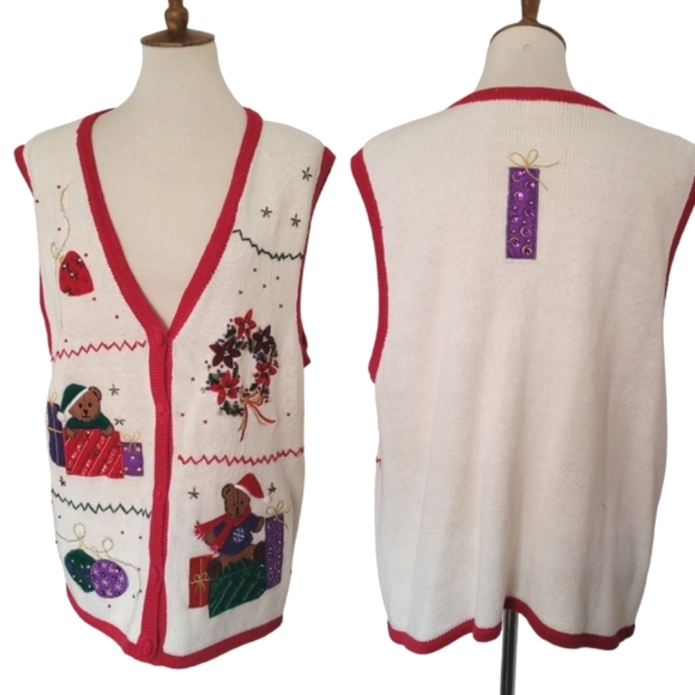 Bobbie Brooks Womens Christmas Sweater Vest Red Trim Bear Present Wreath‎